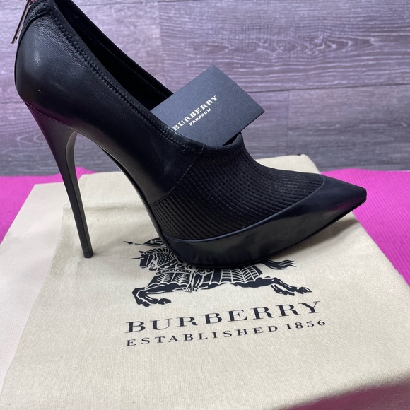 Shoes - Burberry Prorsum Leather Pumps